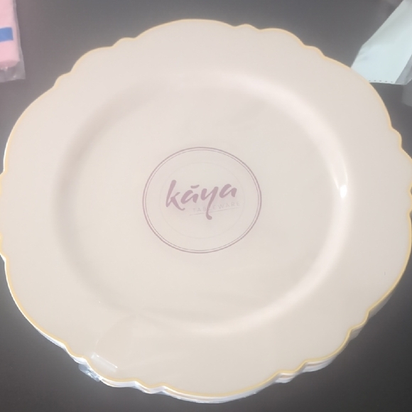 Pink Disposable Tableware Set - Picture 4 of 11